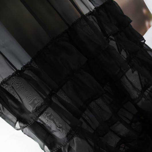 Firana zdobiona falbanami czarna na przelotkach 145x250cm MARIPOSA - Nie Tylko Firany