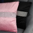 Poszewka na poduszkę z weluru różowa ozdobiona cyrkoniami 40x40cm CLEO - Nie Tylko Firany